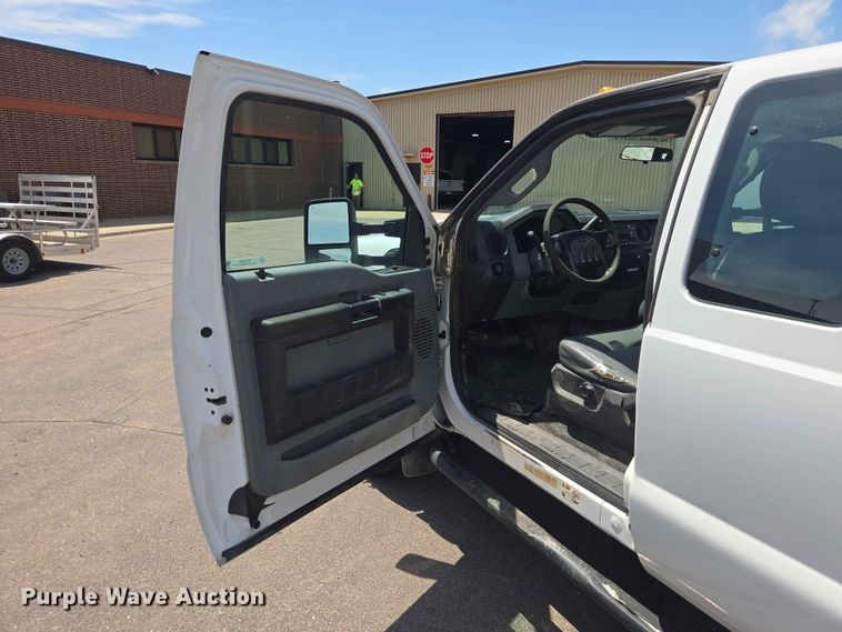 image for item ER1670 2015 Ford F550 Super Duty Ext. Cab utility / service truck