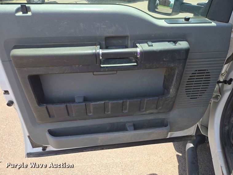 image for item ER1670 2015 Ford F550 Super Duty Ext. Cab utility / service truck