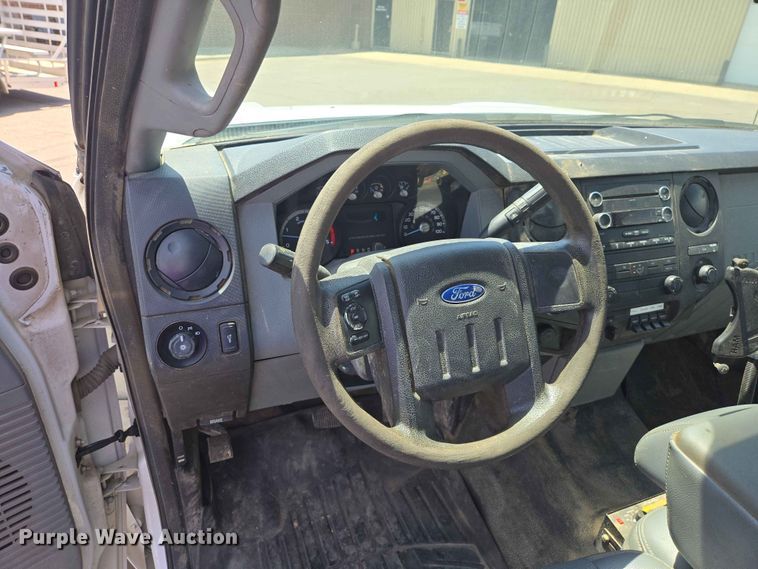 image for item ER1670 2015 Ford F550 Super Duty Ext. Cab utility / service truck