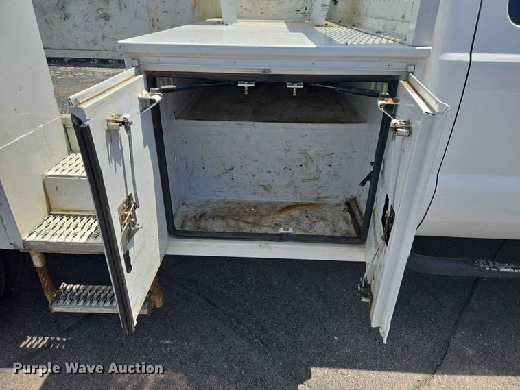 image for item ER1670 2015 Ford F550 Super Duty Ext. Cab utility / service truck