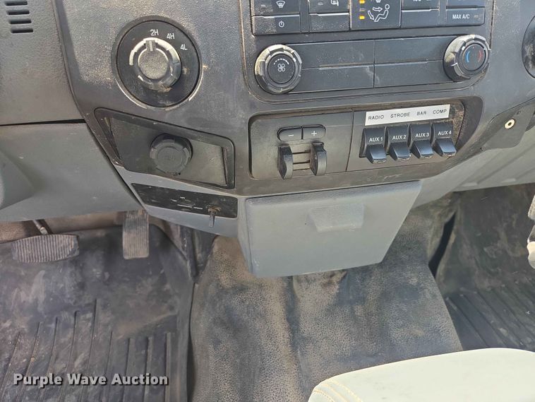 image for item ER1670 2015 Ford F550 Super Duty Ext. Cab utility / service truck