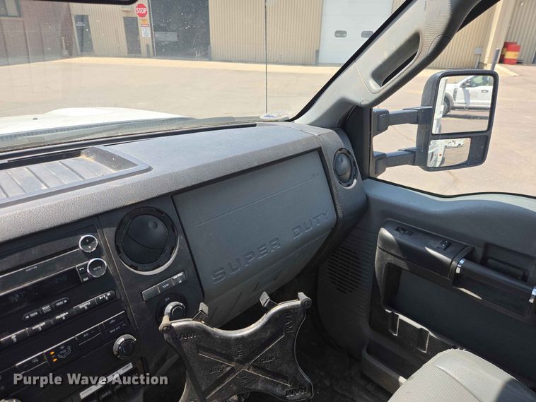 image for item ER1670 2015 Ford F550 Super Duty Ext. Cab utility / service truck