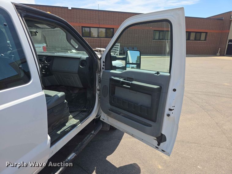 image for item ER1670 2015 Ford F550 Super Duty Ext. Cab utility / service truck
