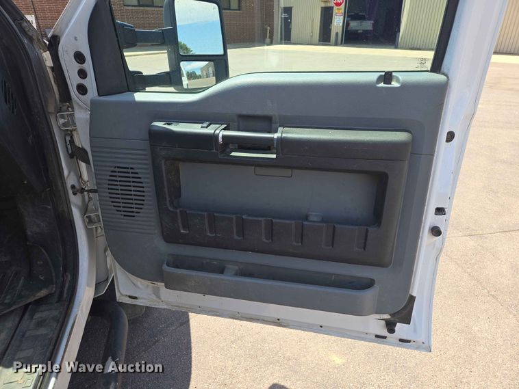 image for item ER1670 2015 Ford F550 Super Duty Ext. Cab utility / service truck