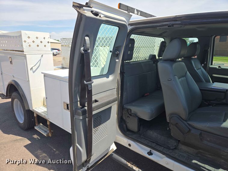image for item ER1670 2015 Ford F550 Super Duty Ext. Cab utility / service truck