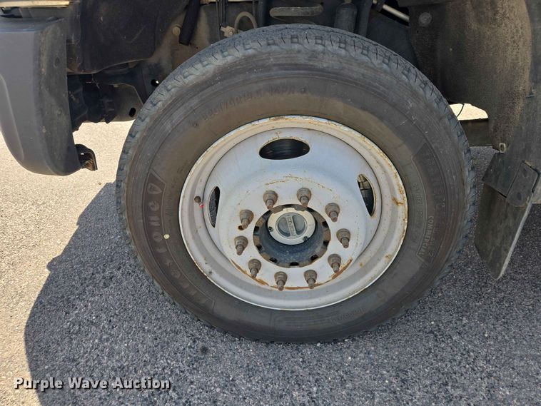 image for item ER1670 2015 Ford F550 Super Duty Ext. Cab utility / service truck