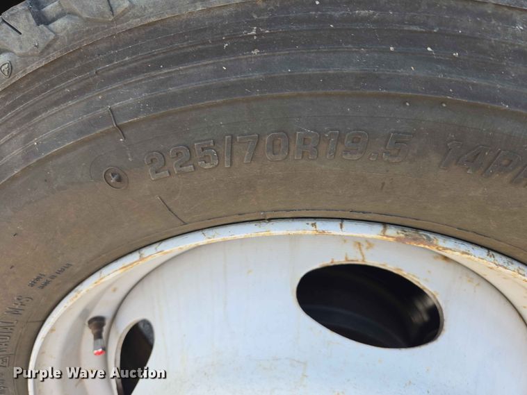 image for item ER1670 2015 Ford F550 Super Duty Ext. Cab utility / service truck