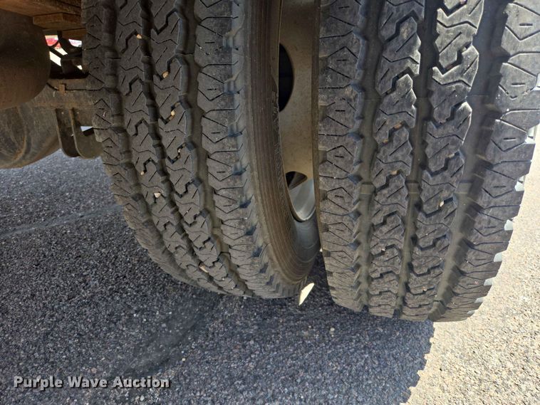 image for item ER1670 2015 Ford F550 Super Duty Ext. Cab utility / service truck