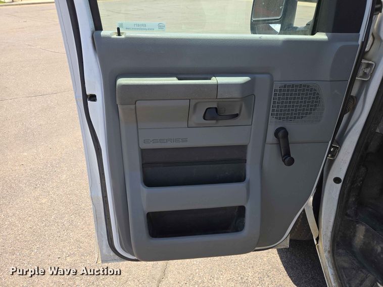 image for item ER1671 2012 Ford E150 van