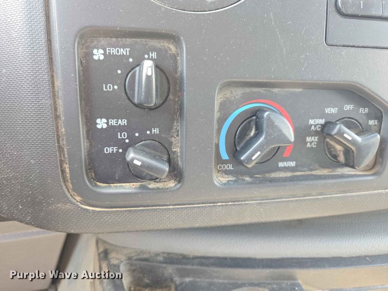 image for item ER1671 2012 Ford E150 van
