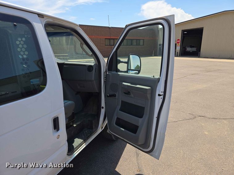 image for item ER1671 2012 Ford E150 van