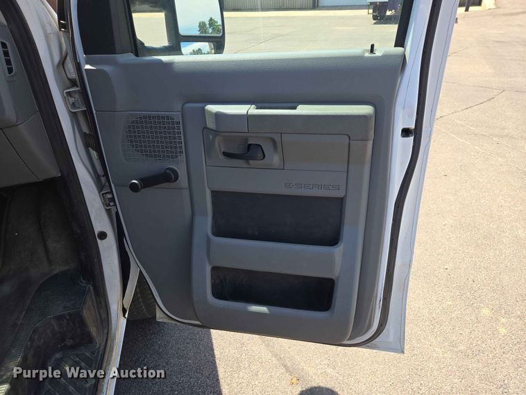 image for item ER1671 2012 Ford E150 van