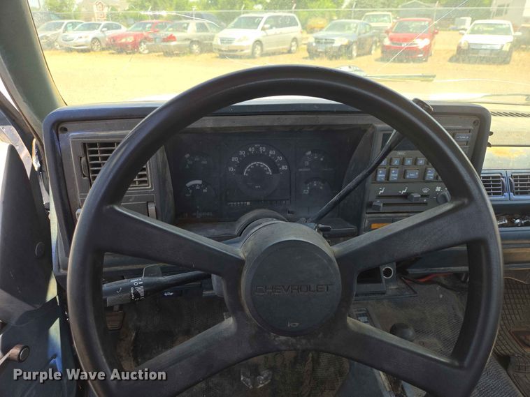 image for item ER1713 1991 Chevrolet K1500 pickup truck