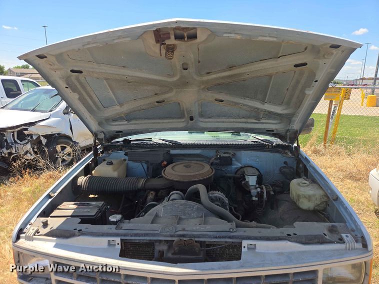 image for item ER1713 1991 Chevrolet K1500 pickup truck