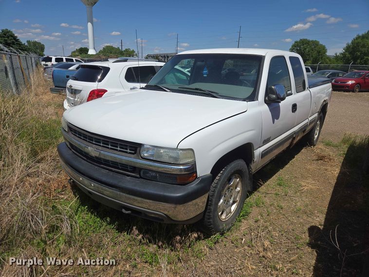 image for item ER1714 1999 Chevrolet Silverado 1500 Ext. Cab pickup truck