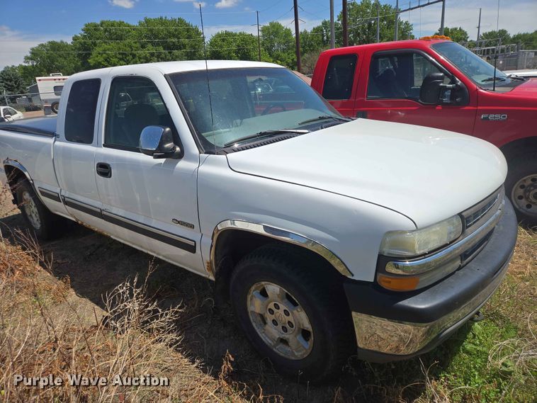 image for item ER1714 1999 Chevrolet Silverado 1500 Ext. Cab pickup truck