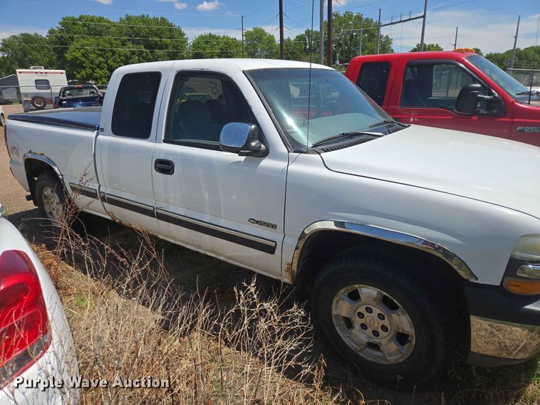 image for item ER1714 1999 Chevrolet Silverado 1500 Ext. Cab pickup truck