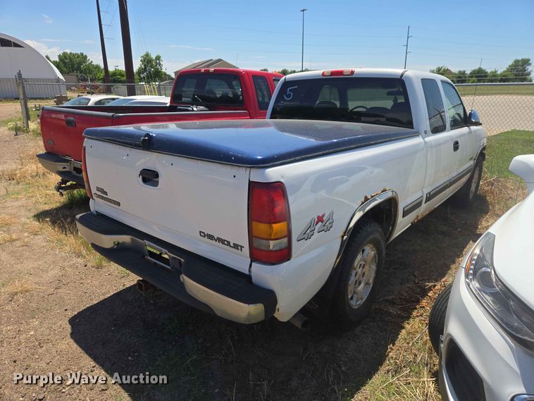 image for item ER1714 1999 Chevrolet Silverado 1500 Ext. Cab pickup truck