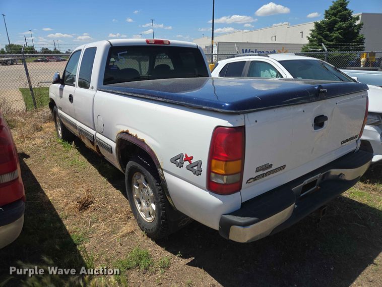 image for item ER1714 1999 Chevrolet Silverado 1500 Ext. Cab pickup truck