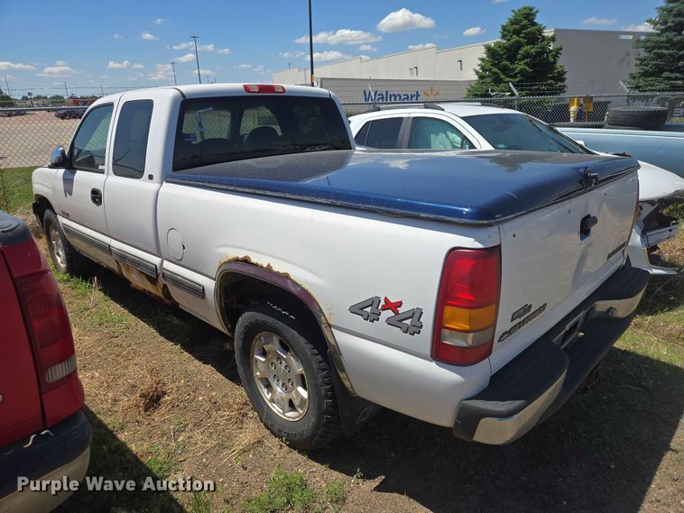 image for item ER1714 1999 Chevrolet Silverado 1500 Ext. Cab pickup truck
