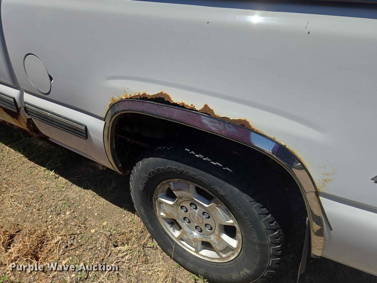 image for item ER1714 1999 Chevrolet Silverado 1500 Ext. Cab pickup truck