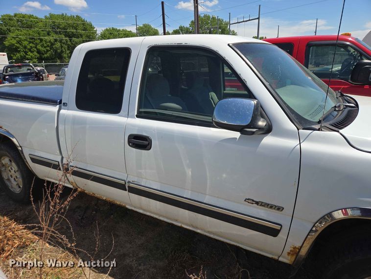 image for item ER1714 1999 Chevrolet Silverado 1500 Ext. Cab pickup truck