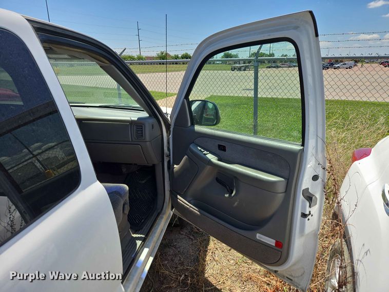 image for item ER1714 1999 Chevrolet Silverado 1500 Ext. Cab pickup truck