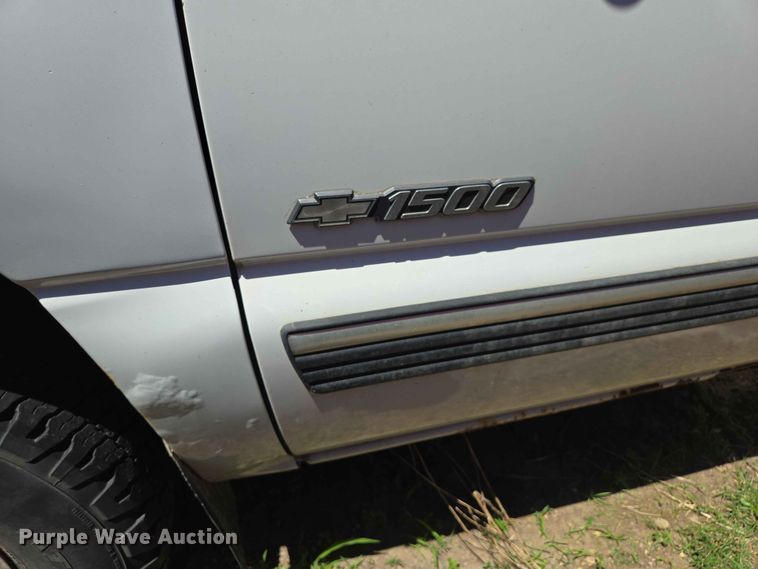 image for item ER1714 1999 Chevrolet Silverado 1500 Ext. Cab pickup truck