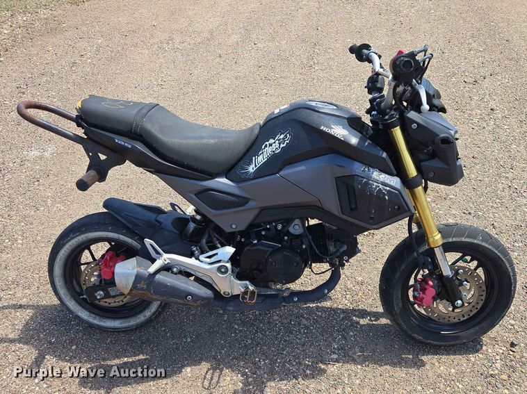 image for item ER1716 2017 Honda Grom 125 motorcycle