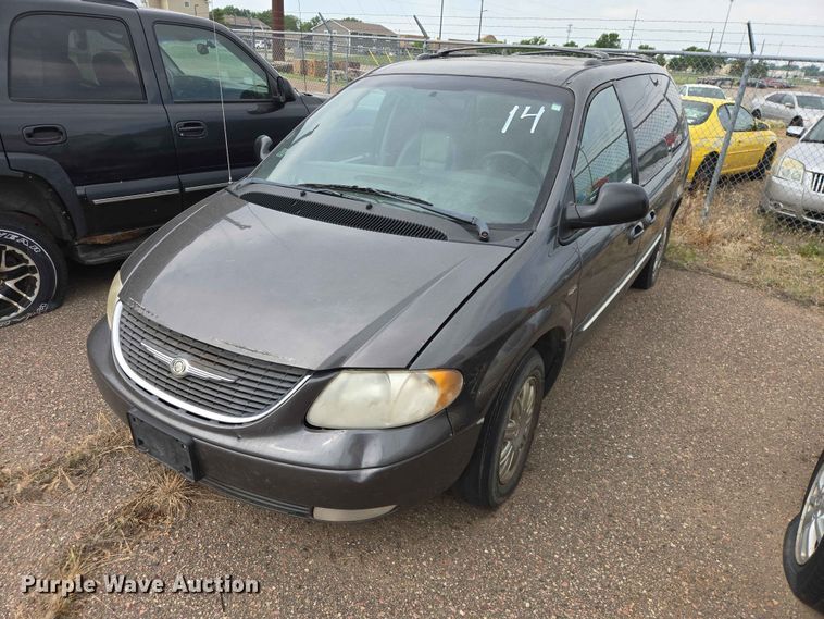 image for item ER1718 2004 Chrysler Town And Country van