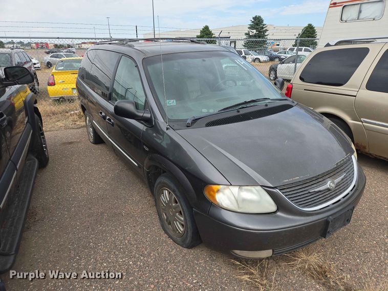 image for item ER1718 2004 Chrysler Town And Country van