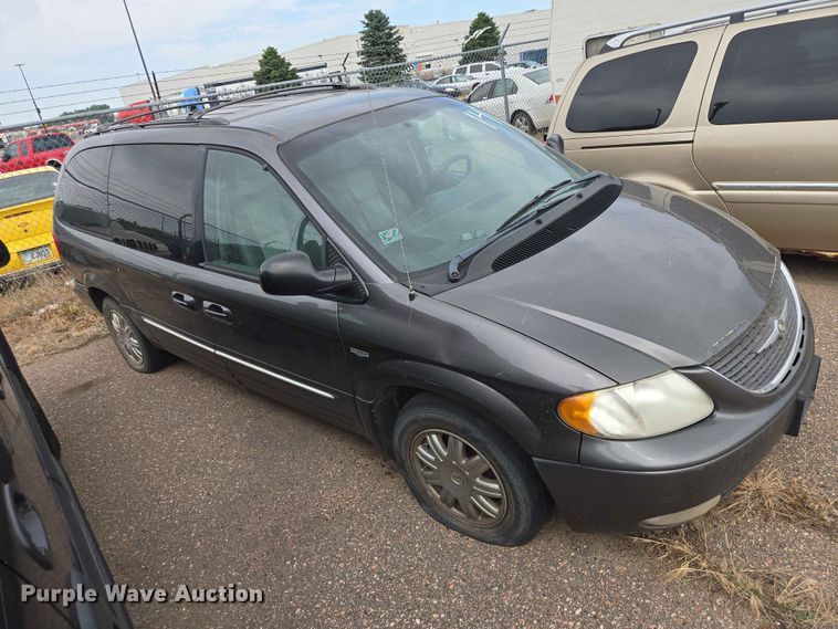 image for item ER1718 2004 Chrysler Town And Country van
