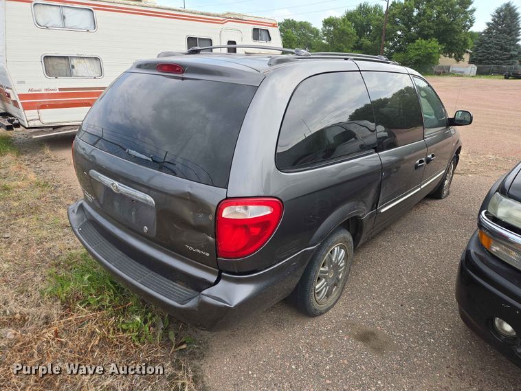image for item ER1718 2004 Chrysler Town And Country van