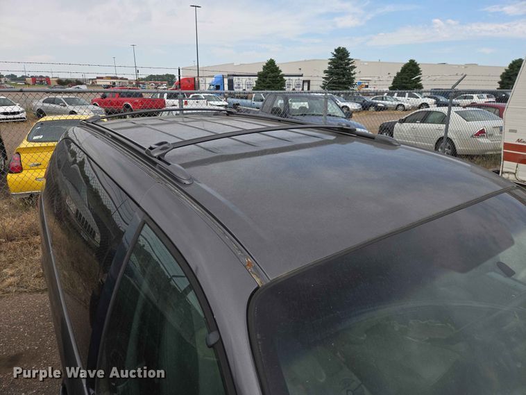image for item ER1718 2004 Chrysler Town And Country van
