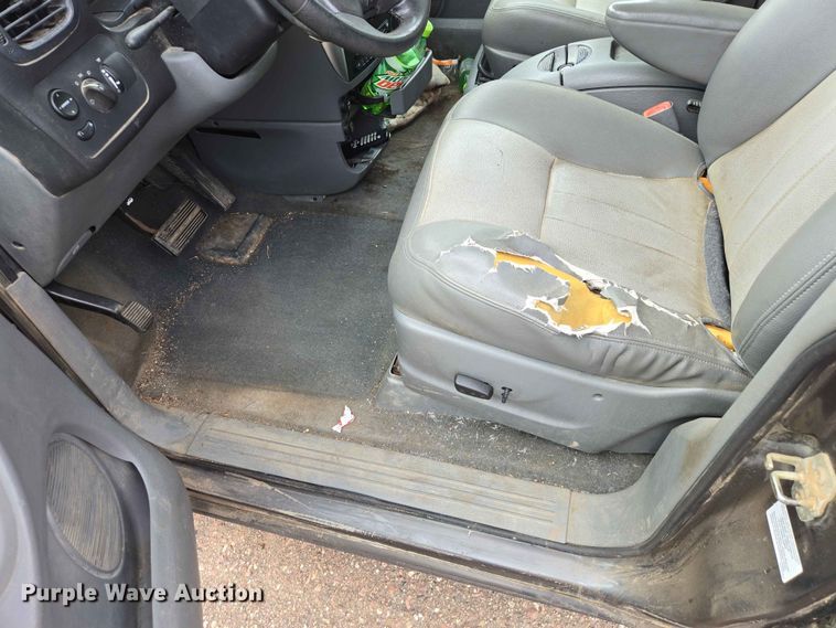 image for item ER1718 2004 Chrysler Town And Country van