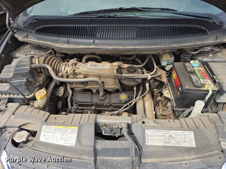image for item ER1718 2004 Chrysler Town And Country van