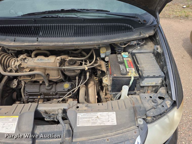 image for item ER1718 2004 Chrysler Town And Country van