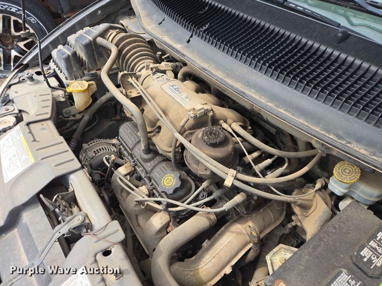 image for item ER1718 2004 Chrysler Town And Country van