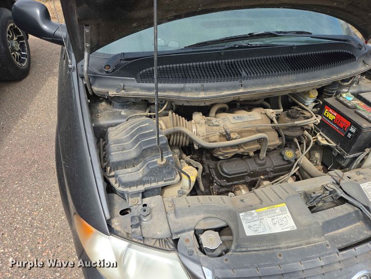 image for item ER1718 2004 Chrysler Town And Country van