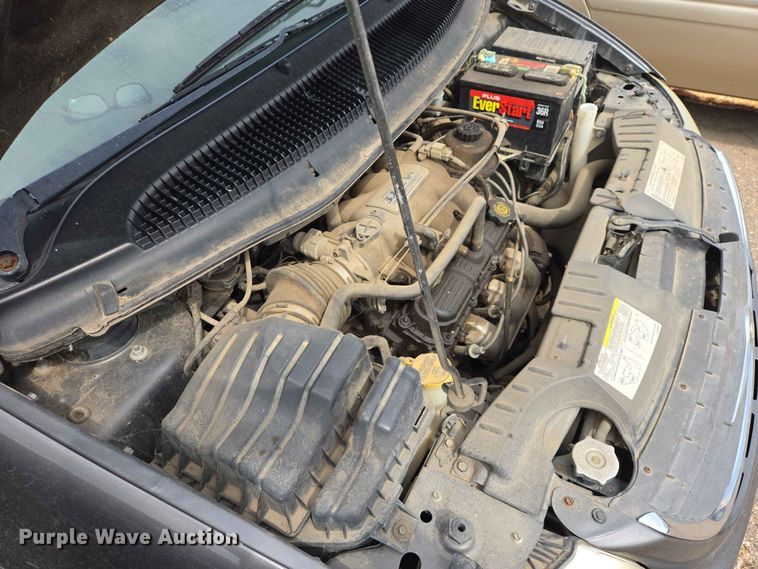 image for item ER1718 2004 Chrysler Town And Country van