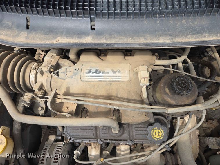 image for item ER1718 2004 Chrysler Town And Country van