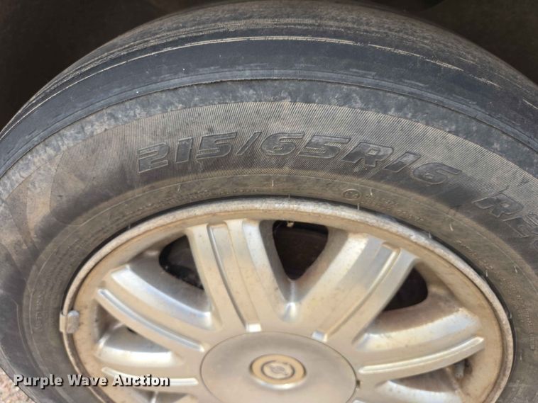 image for item ER1718 2004 Chrysler Town And Country van