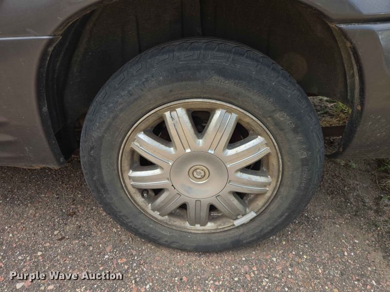 image for item ER1718 2004 Chrysler Town And Country van
