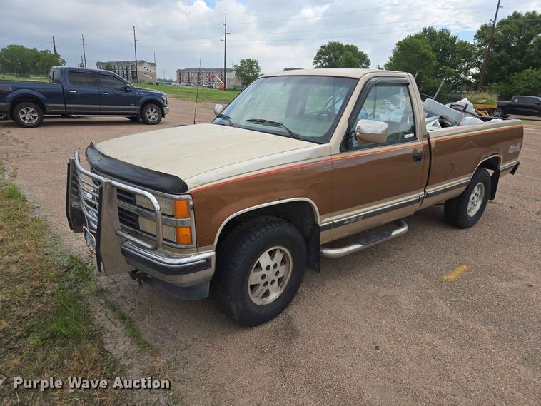 image for item ER1720 1990 Chevrolet K1500 pickup truck