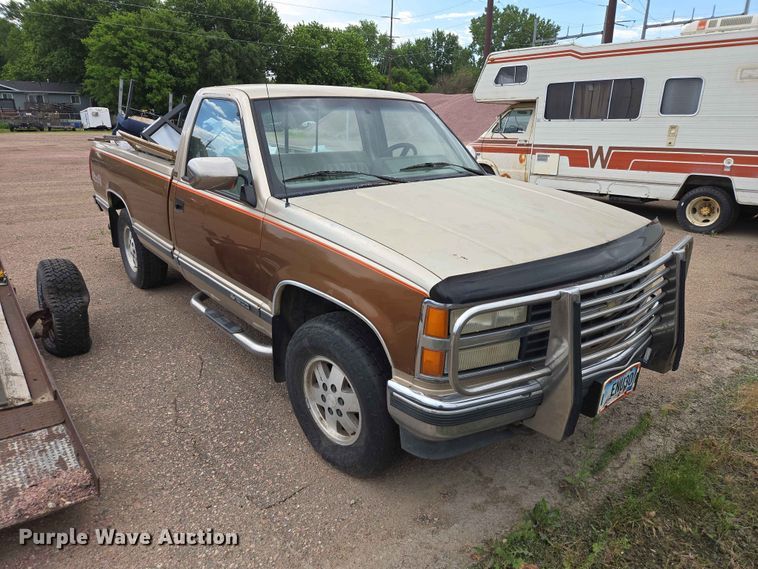 image for item ER1720 1990 Chevrolet K1500 pickup truck