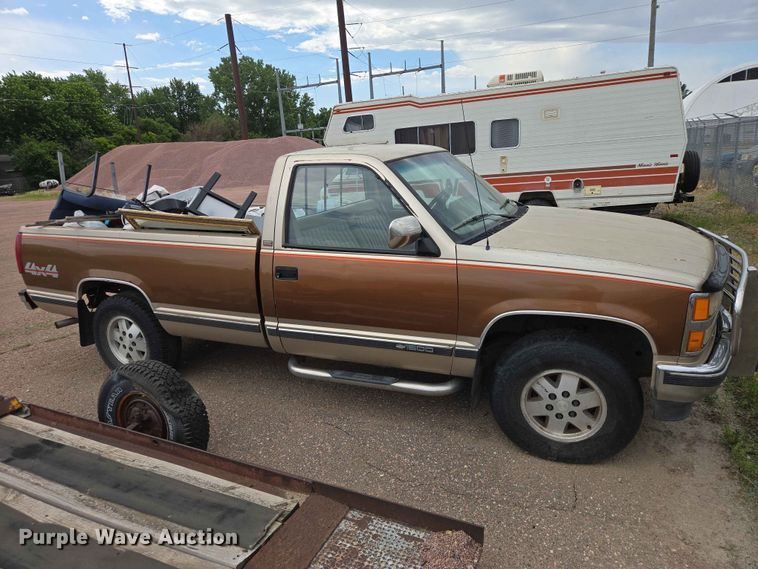 image for item ER1720 1990 Chevrolet K1500 pickup truck