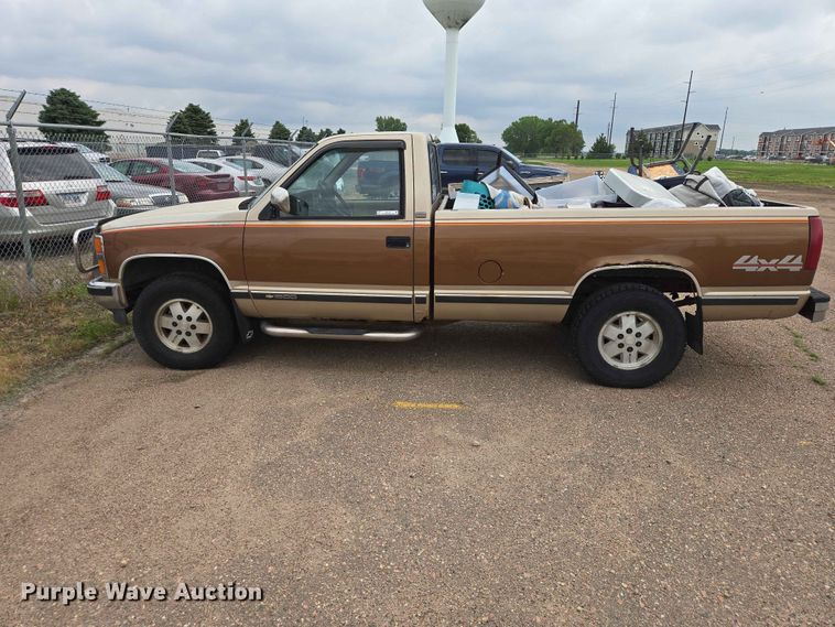 image for item ER1720 1990 Chevrolet K1500 pickup truck