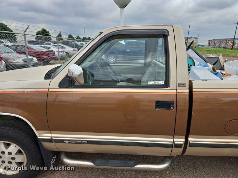 image for item ER1720 1990 Chevrolet K1500 pickup truck