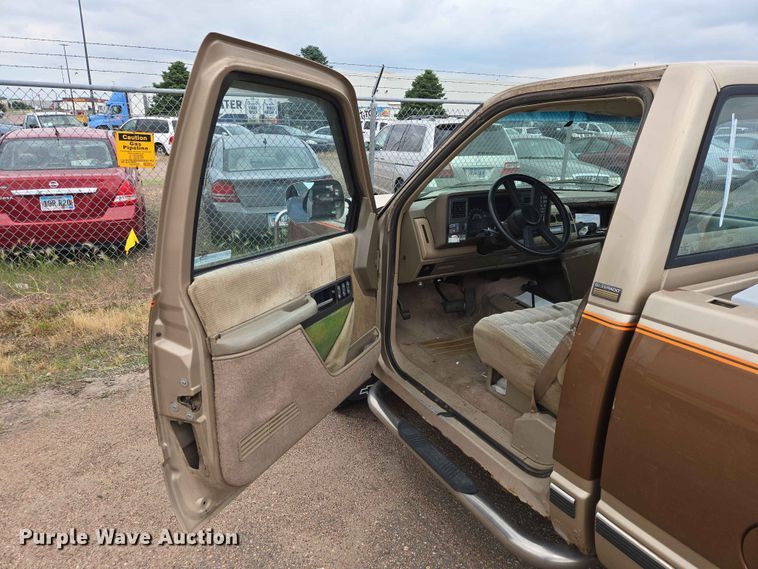 image for item ER1720 1990 Chevrolet K1500 pickup truck