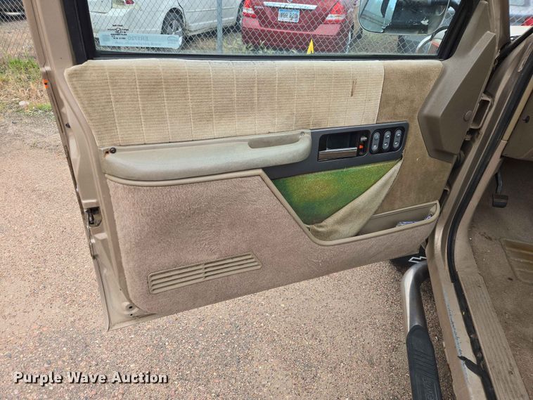image for item ER1720 1990 Chevrolet K1500 pickup truck
